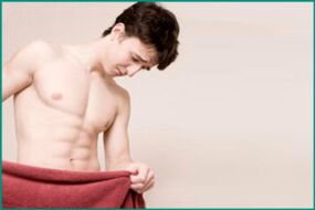 Dolor en el perineo de un hombre con prostatitis